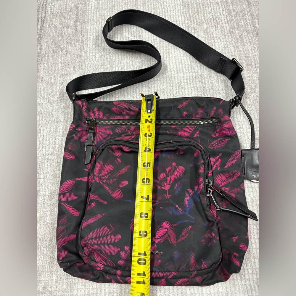 Tumi Voyageur Pink Black Abstract Nylon Crossbody Bag Adjustable Strap Travel - Picture 4 of 7